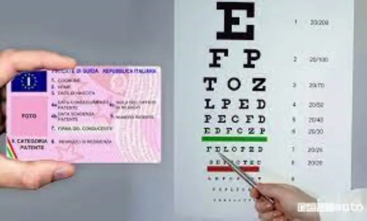Patente italiana e test della vista, simboli di un imminente rinnovo patente.